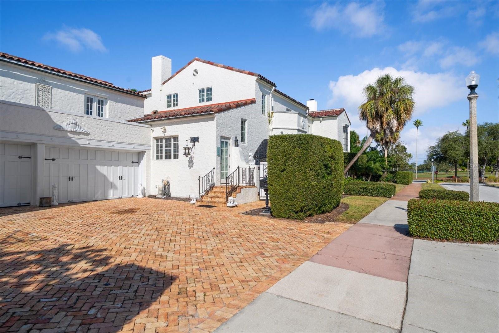 TB8449464 Property Photo