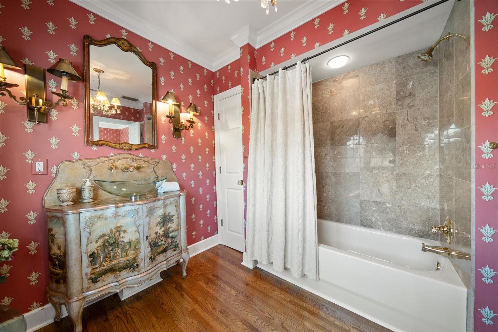 TB8449464 Property Photo