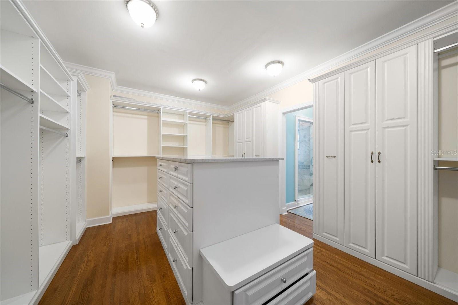 TB8449464 Property Photo