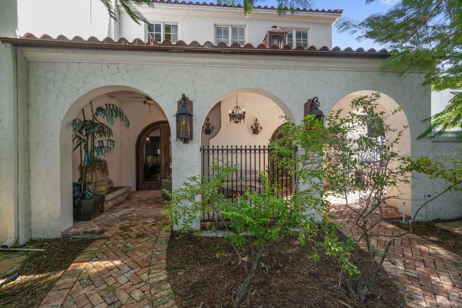 TB8449464 Property Photo