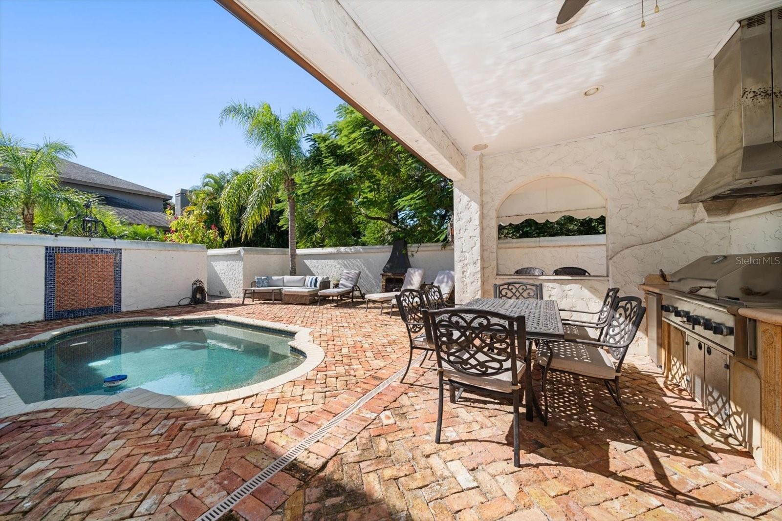 TB8449464 Property Photo