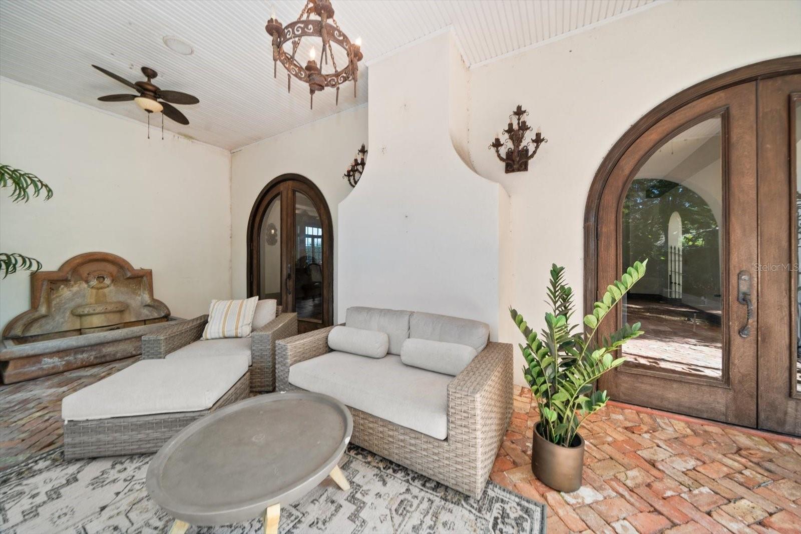 TB8449464 Property Photo