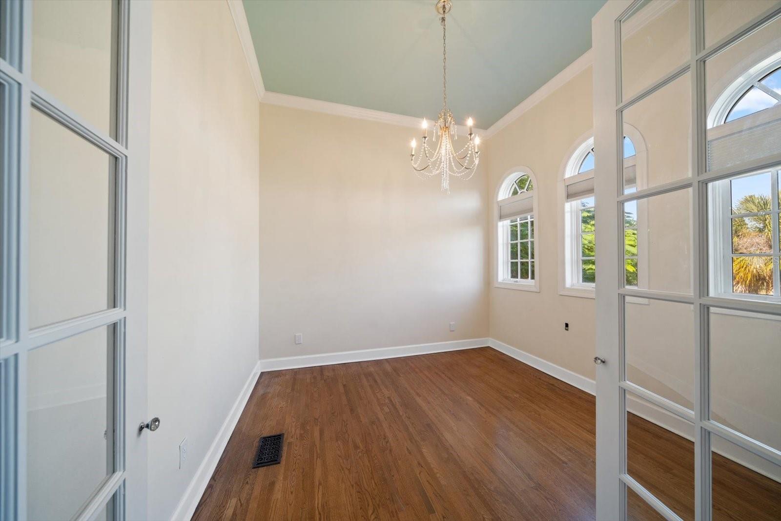 TB8449464 Property Photo