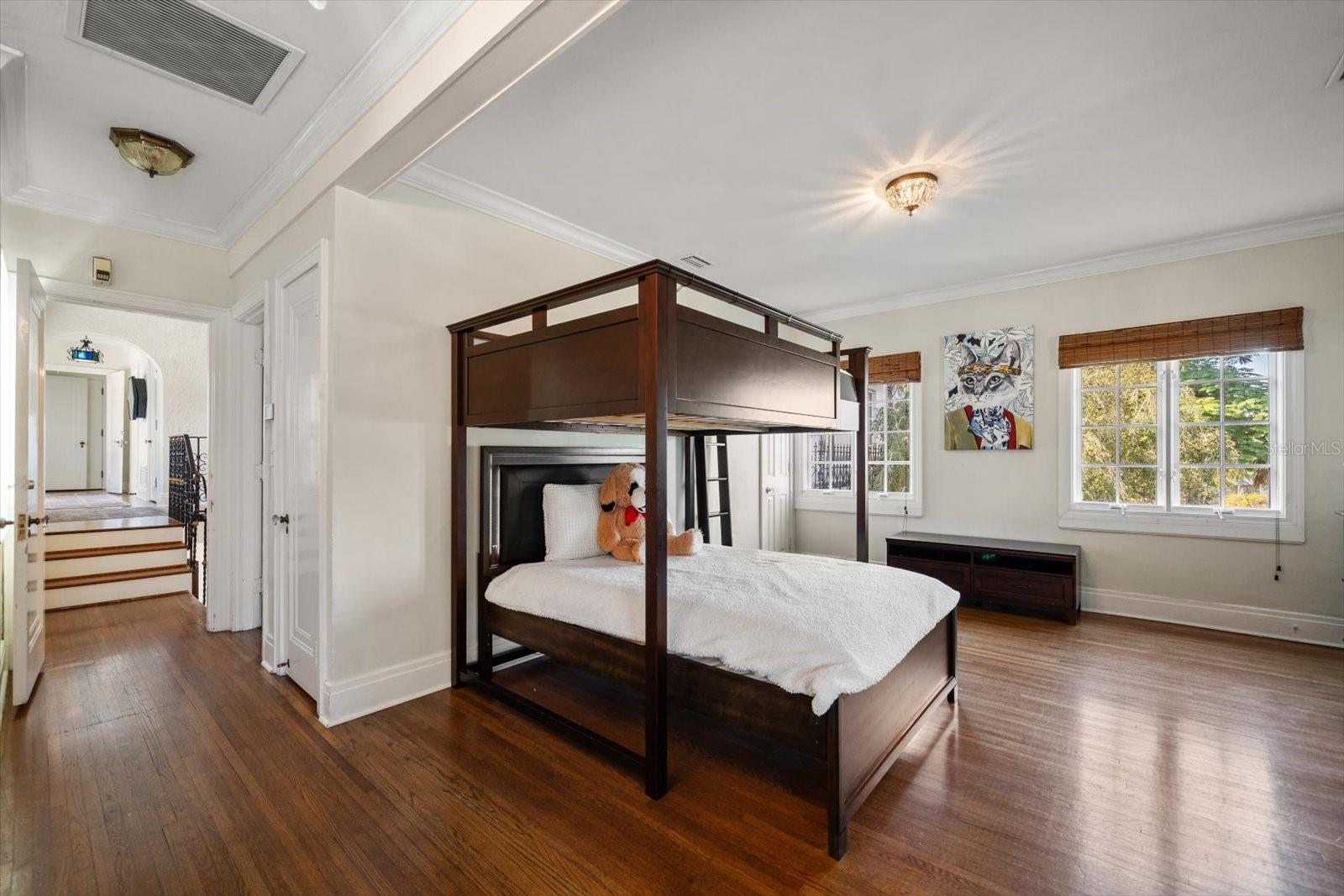 TB8449464 Property Photo