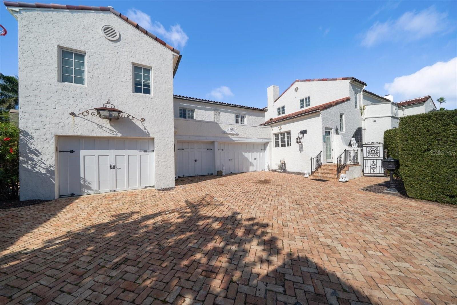 TB8449464 Property Photo