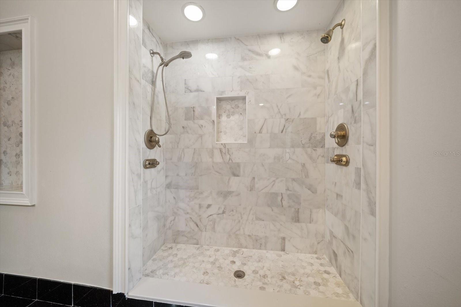 TB8449464 Property Photo