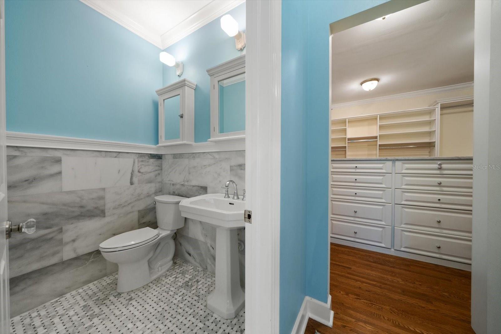 TB8449464 Property Photo