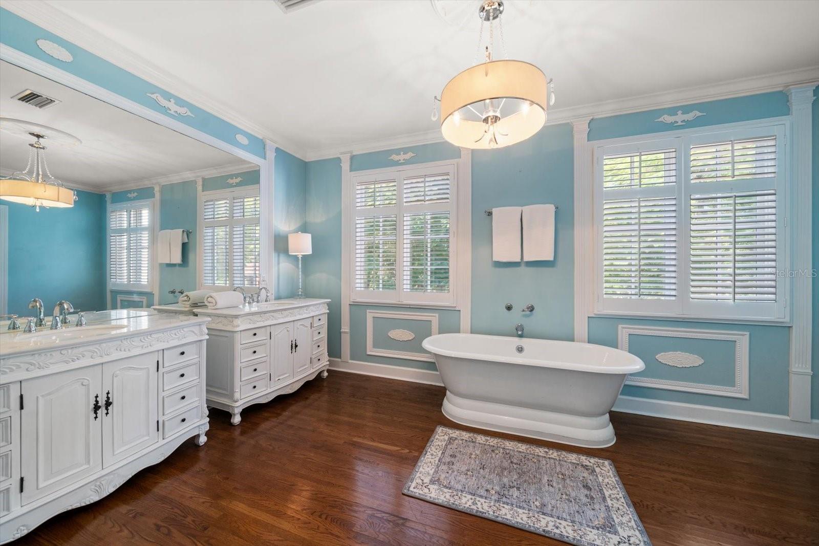 TB8449464 Property Photo