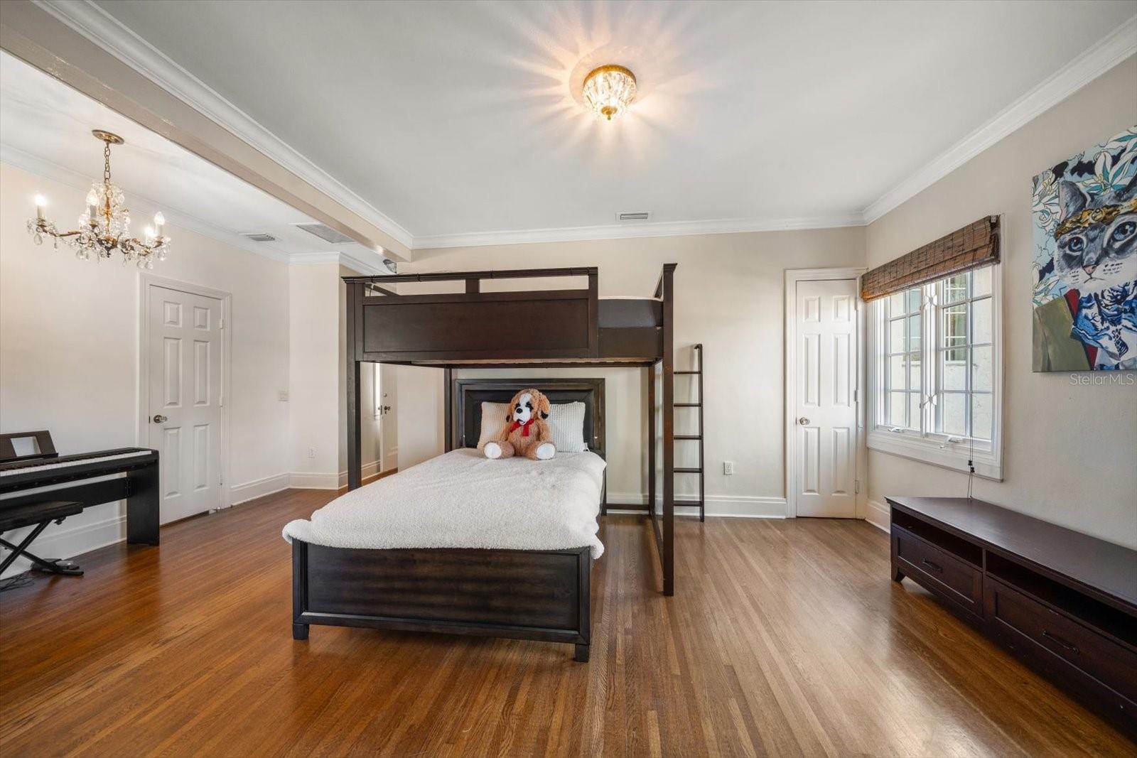 TB8449464 Property Photo