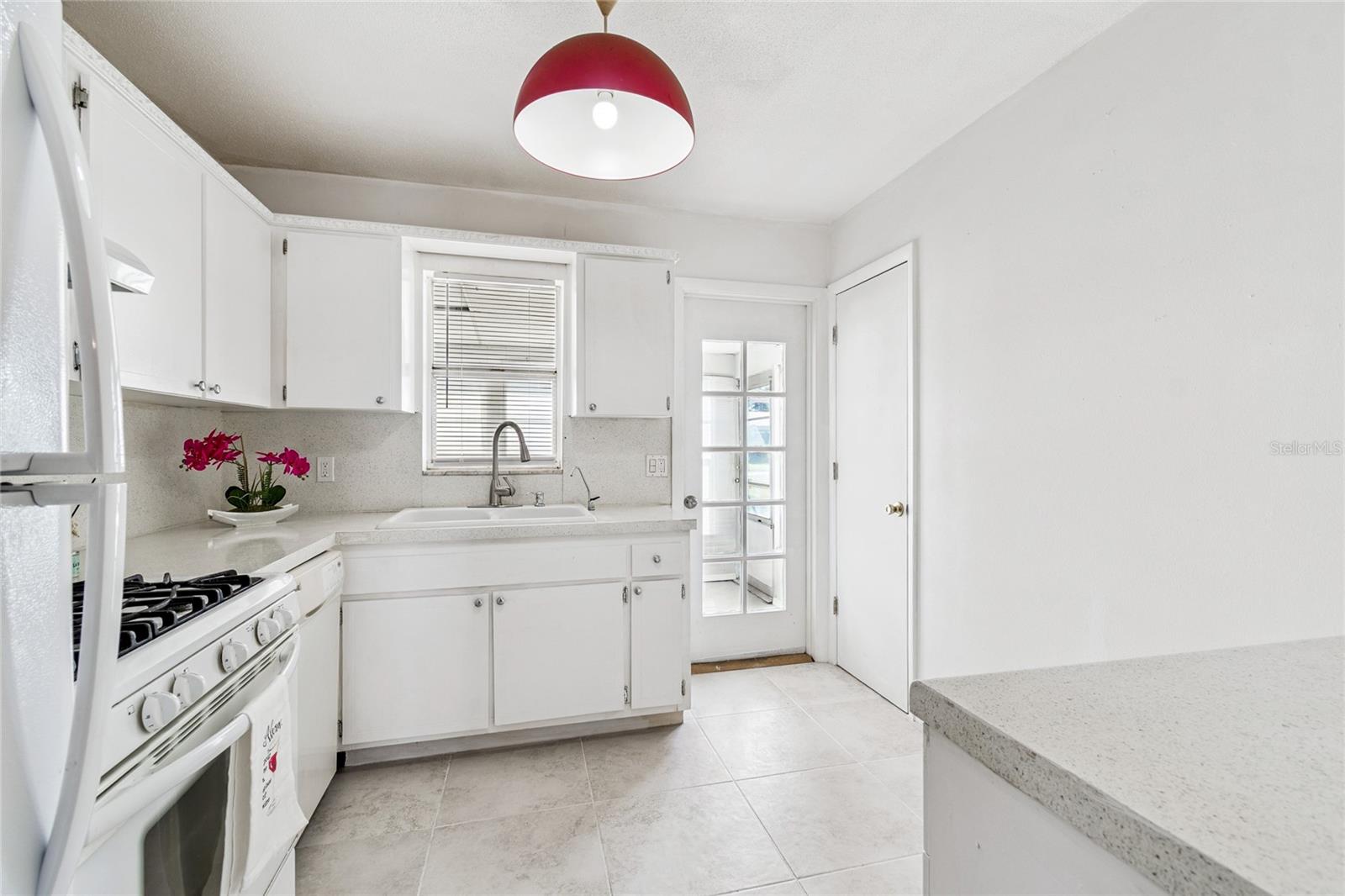 5122 IRIS DR N #12, PINELLAS PARK, FL, 33782