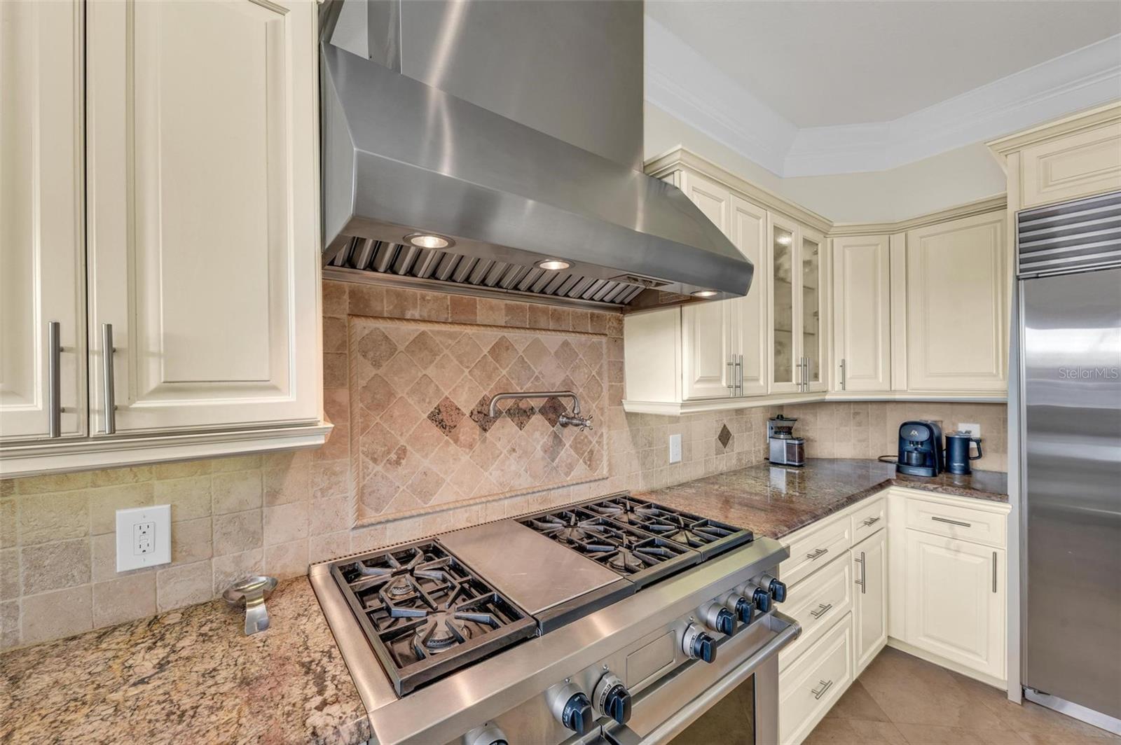 A4672604 Property Photo