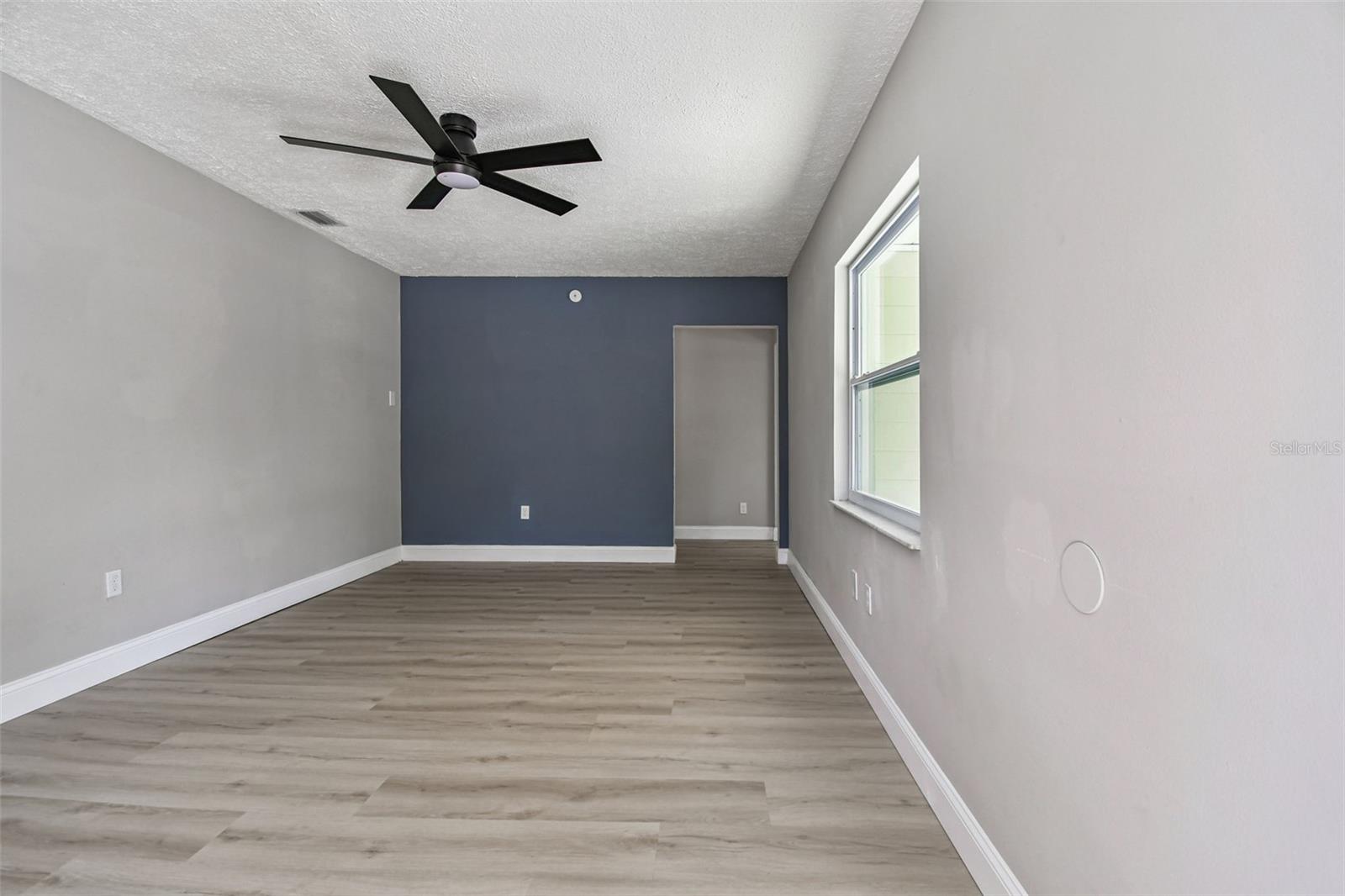 8325 N ORANGEVIEW AVE, TAMPA, FL, 33617