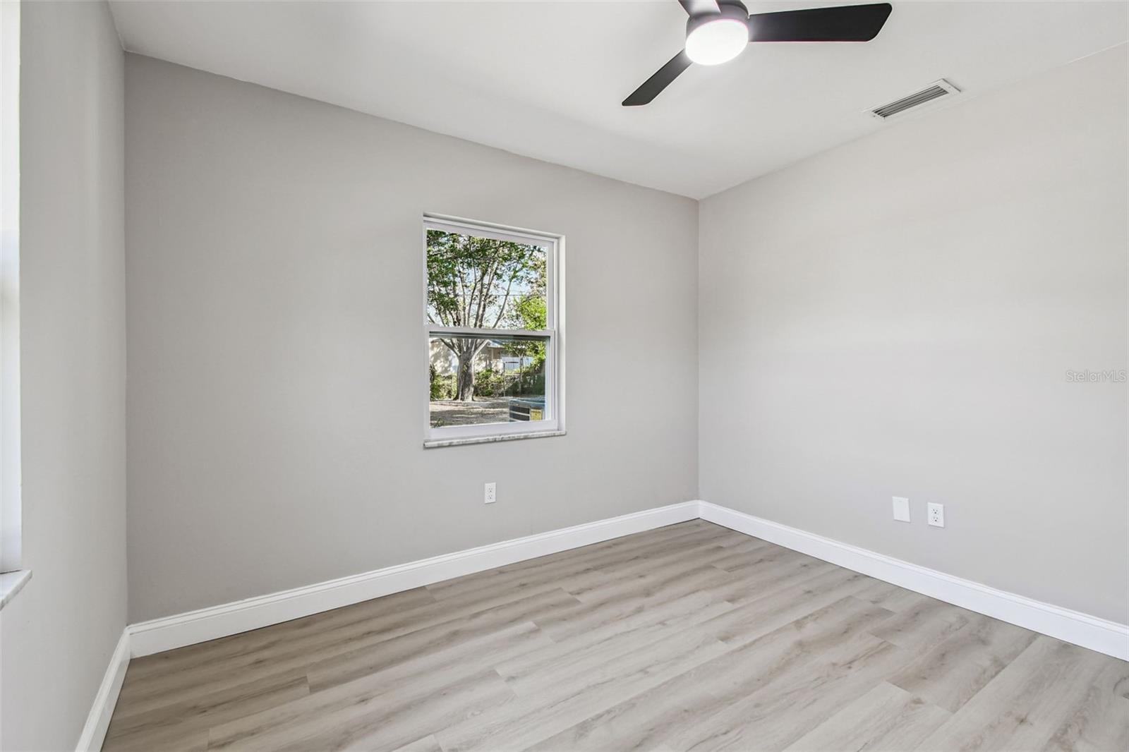 8325 N ORANGEVIEW AVE, TAMPA, FL, 33617