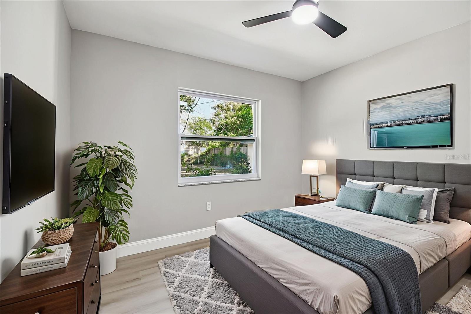 8325 N ORANGEVIEW AVE, TAMPA, FL, 33617