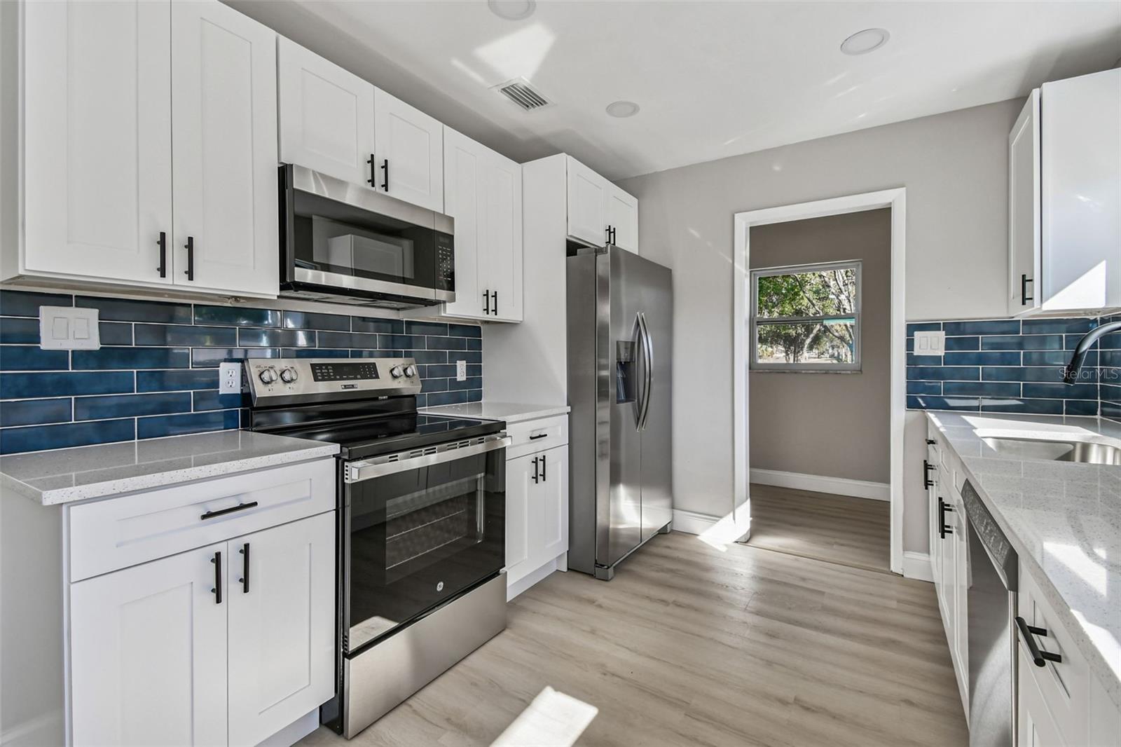 8325 N ORANGEVIEW AVE, TAMPA, FL, 33617