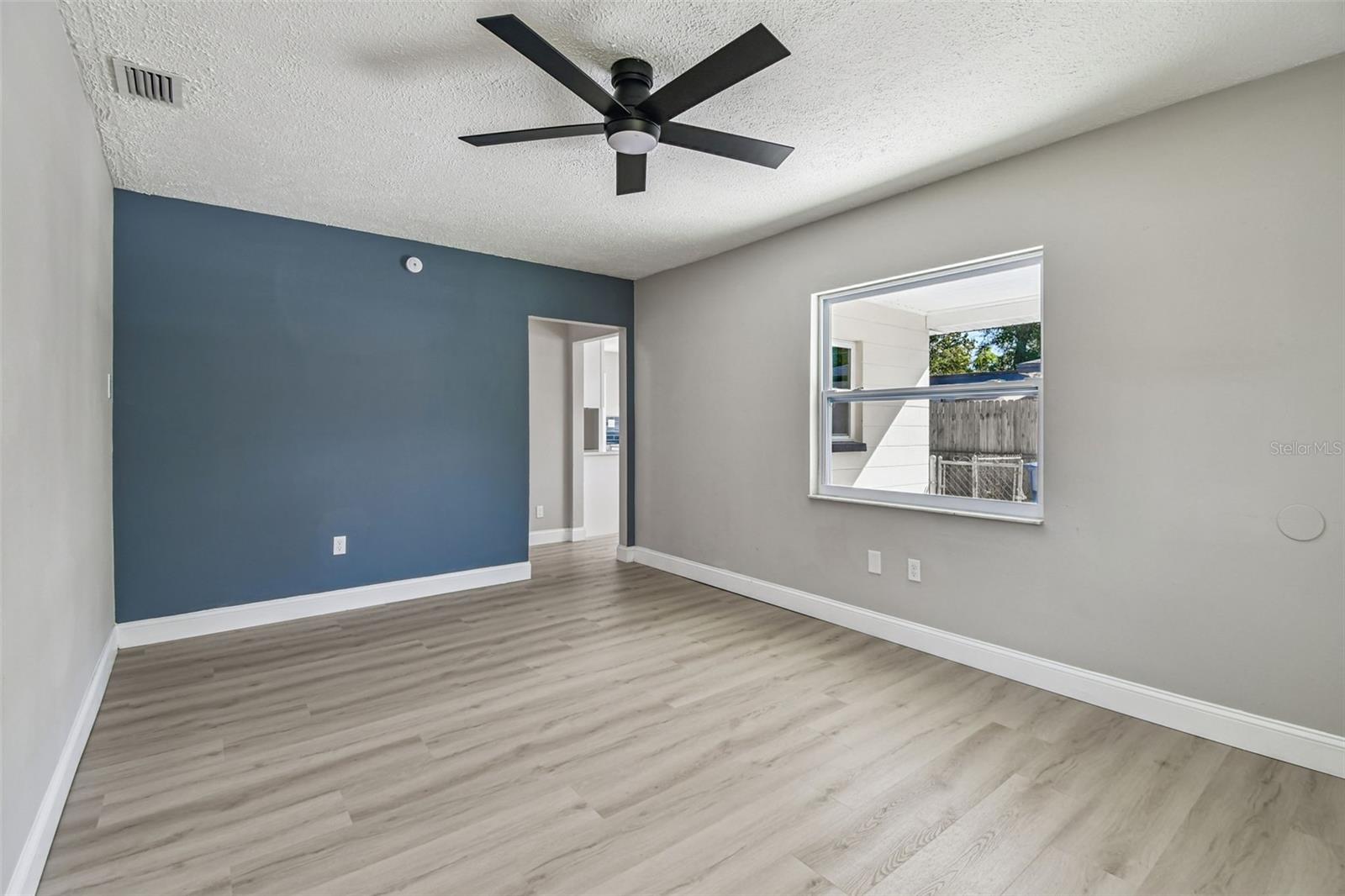 8325 N ORANGEVIEW AVE, TAMPA, FL, 33617