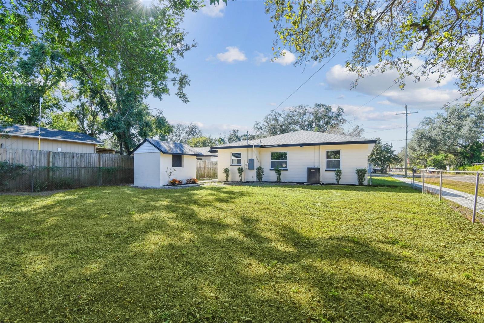 8325 N ORANGEVIEW AVE, TAMPA, FL, 33617