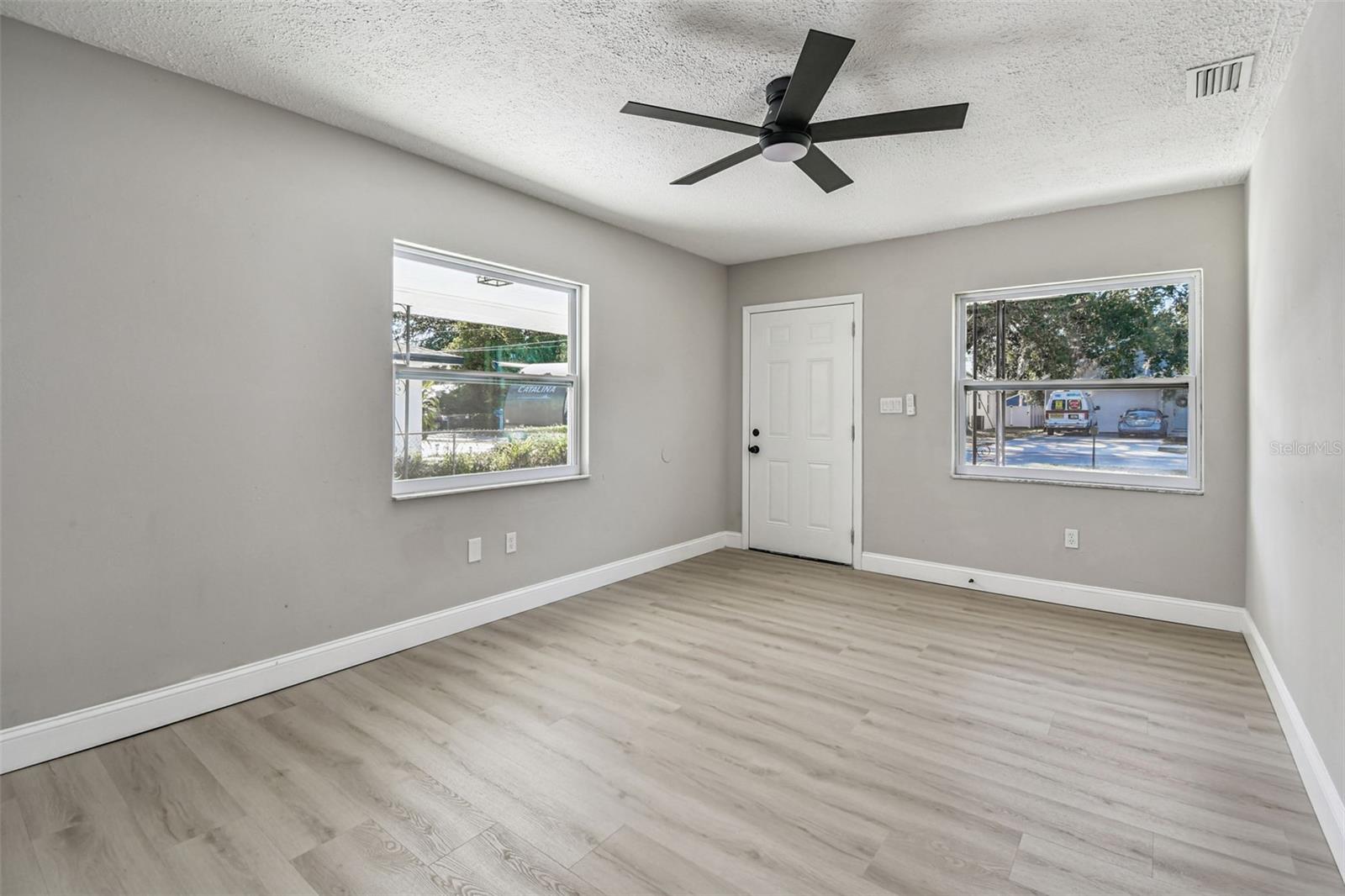 8325 N ORANGEVIEW AVE, TAMPA, FL, 33617