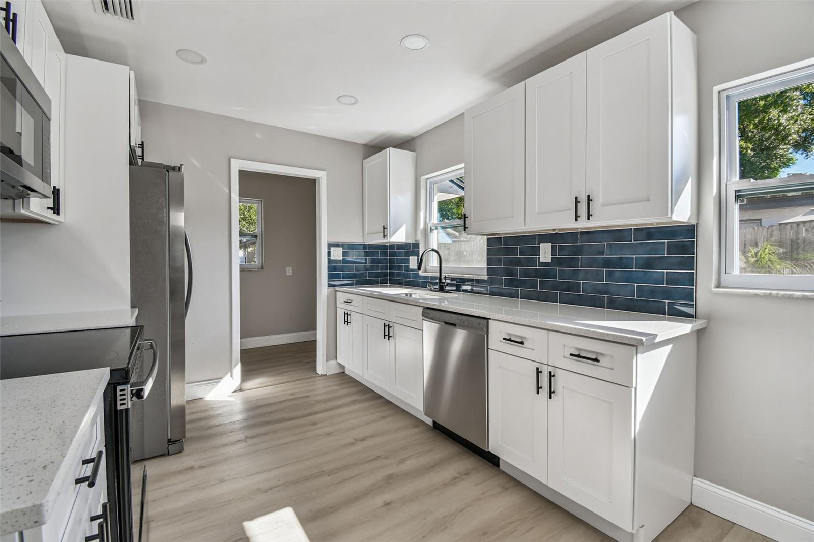 8325 N ORANGEVIEW AVE, TAMPA, FL, 33617