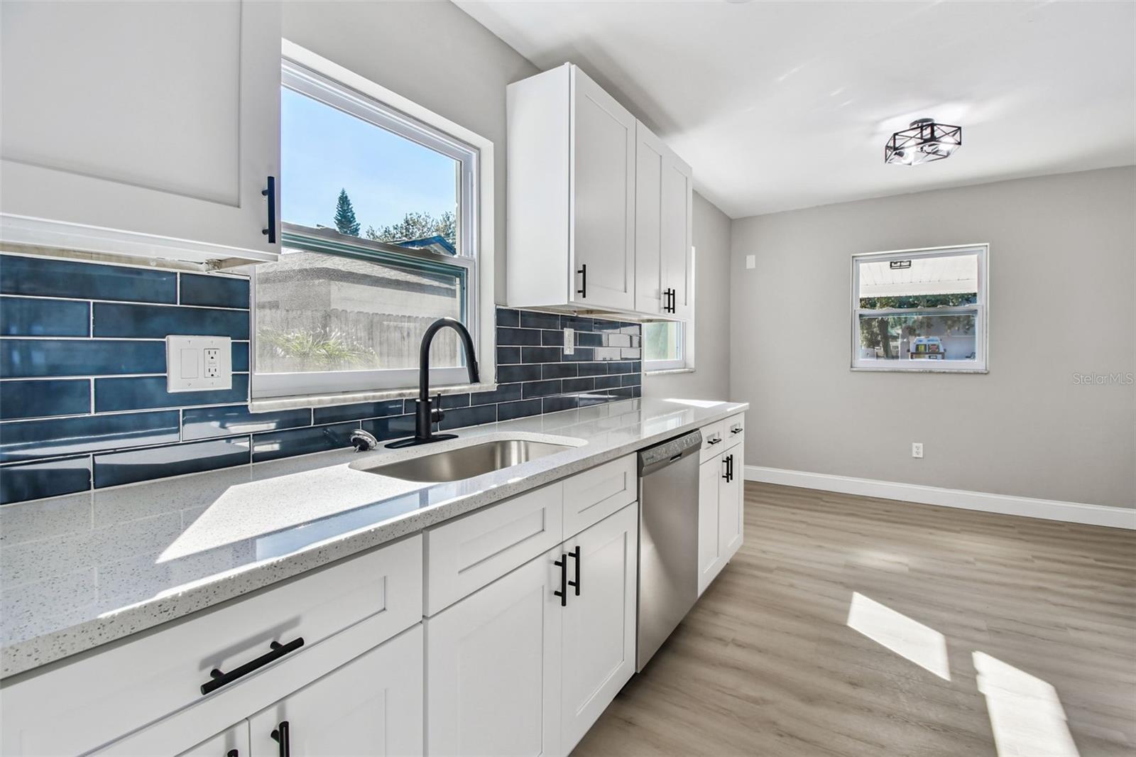 8325 N ORANGEVIEW AVE, TAMPA, FL, 33617