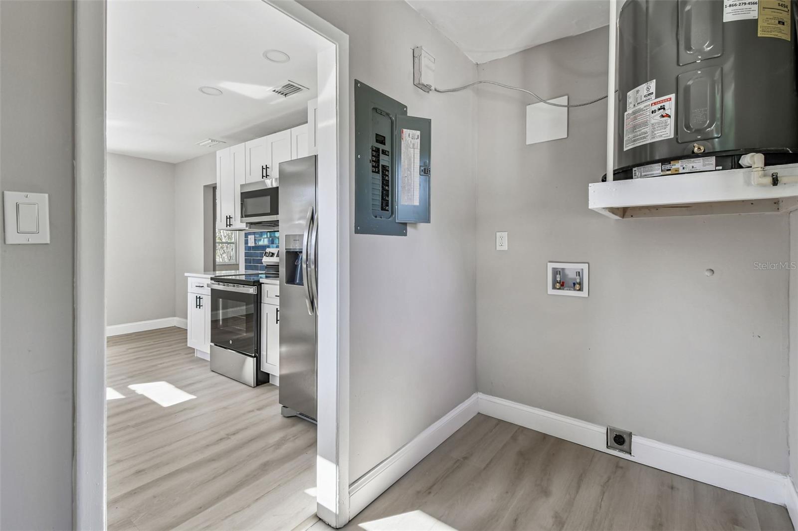 8325 N ORANGEVIEW AVE, TAMPA, FL, 33617