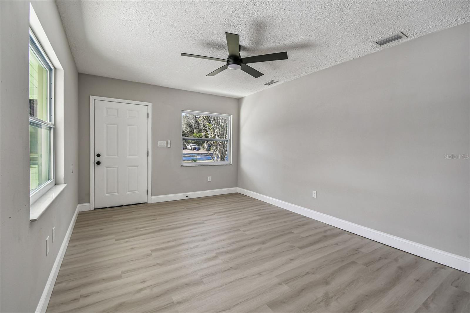 8325 N ORANGEVIEW AVE, TAMPA, FL, 33617