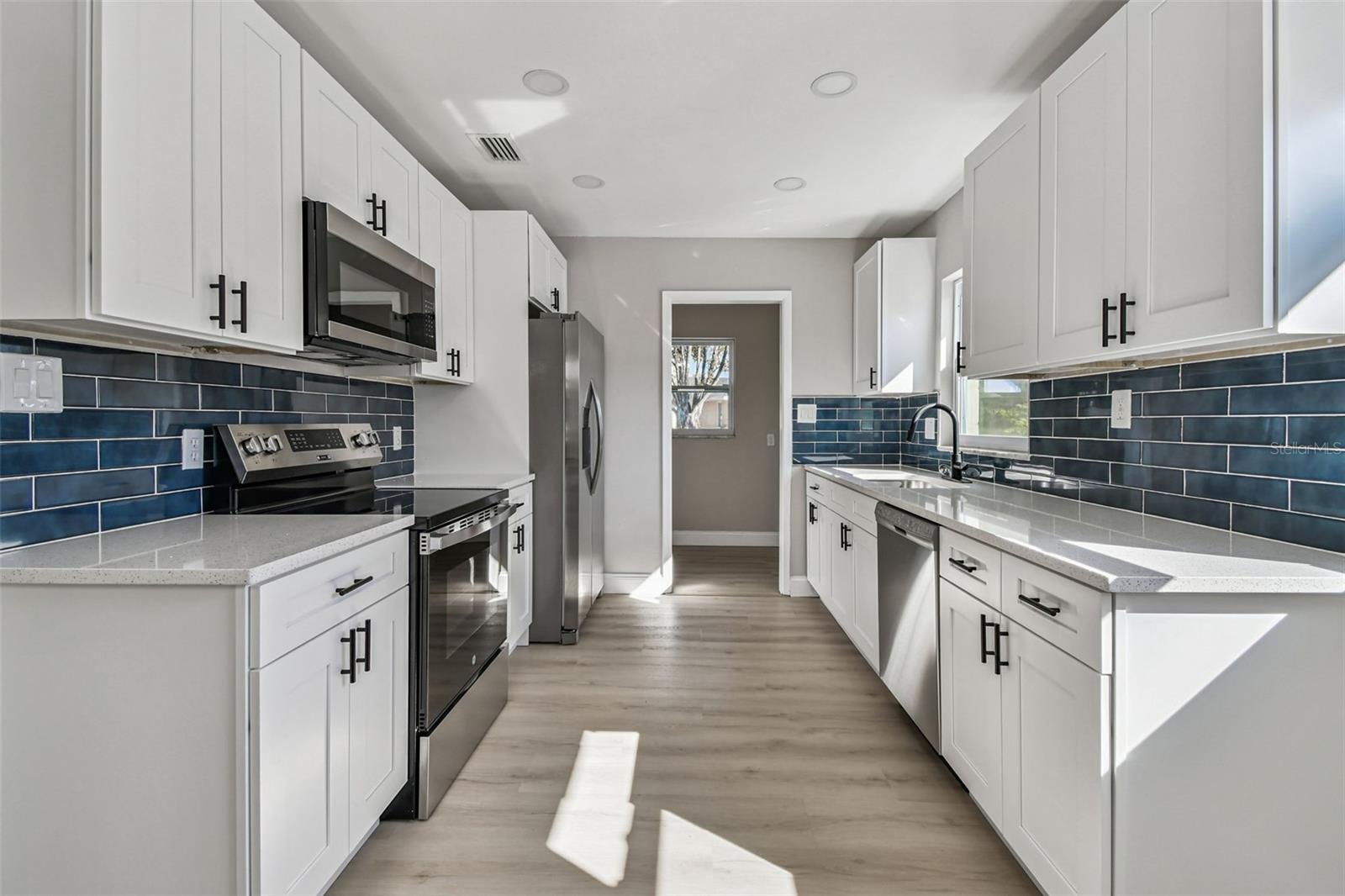 8325 N ORANGEVIEW AVE, TAMPA, FL, 33617