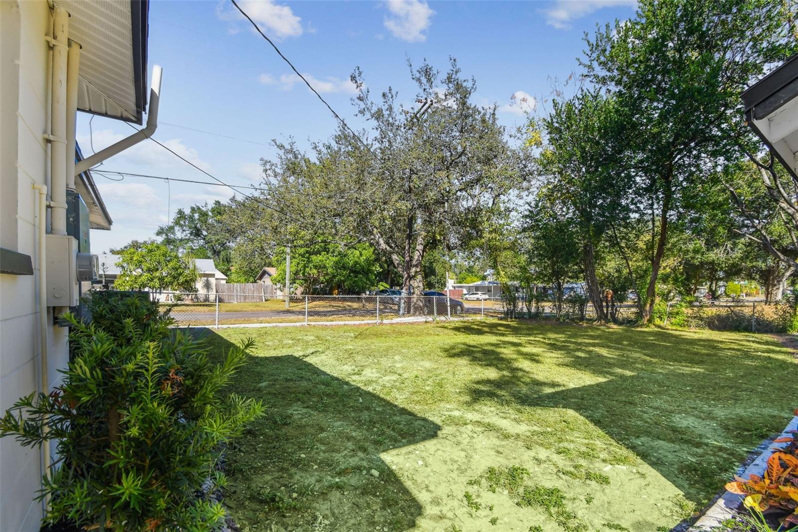 8325 N ORANGEVIEW AVE, TAMPA, FL, 33617