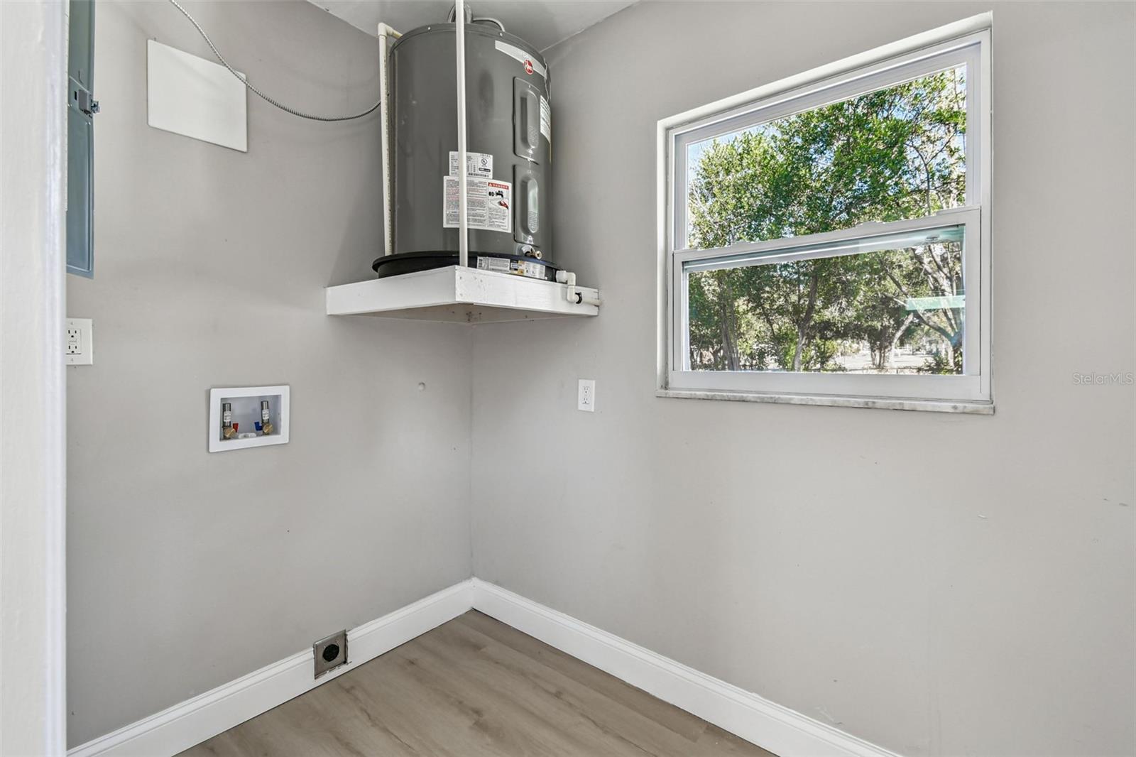 8325 N ORANGEVIEW AVE, TAMPA, FL, 33617