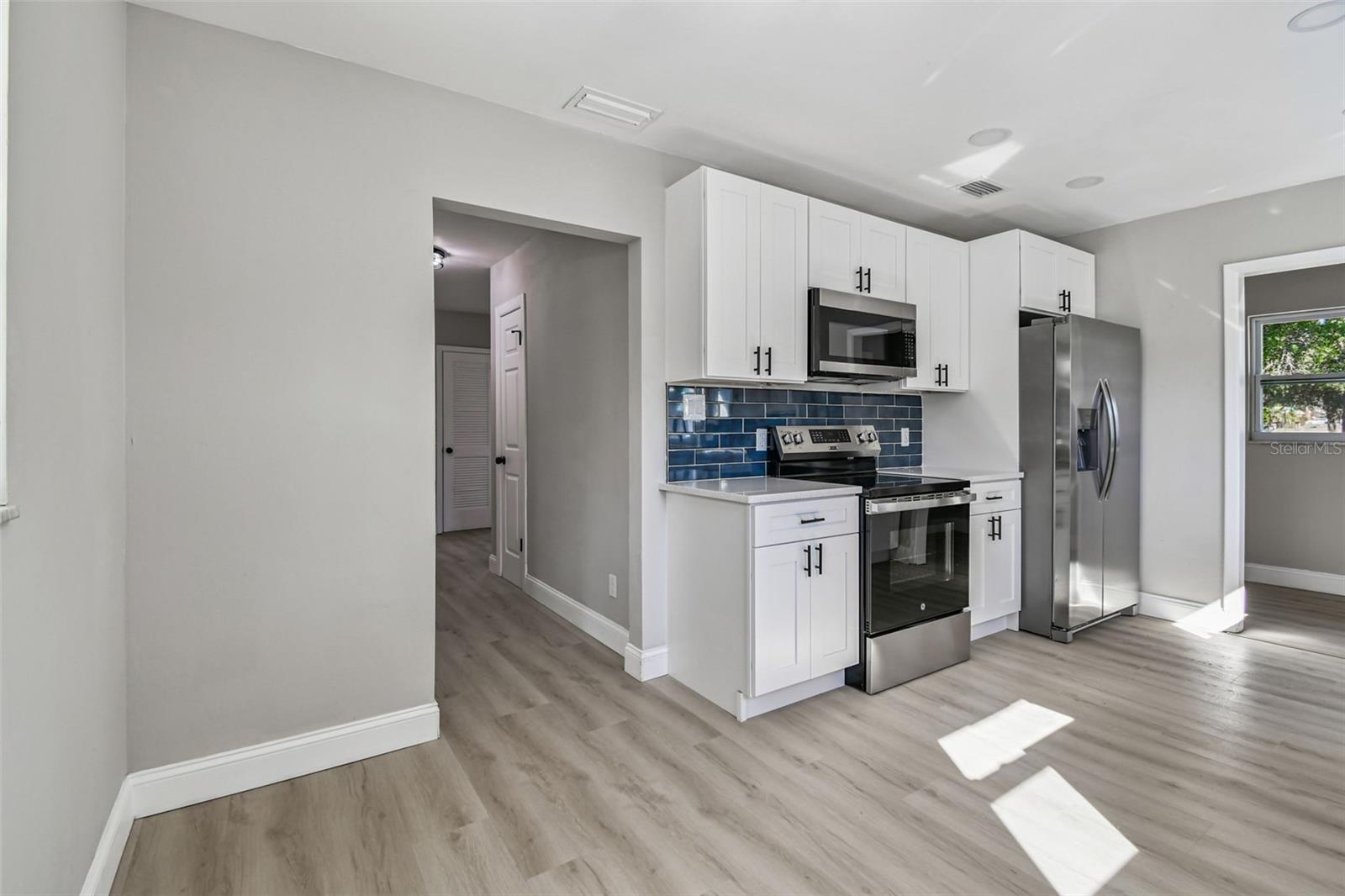 8325 N ORANGEVIEW AVE, TAMPA, FL, 33617