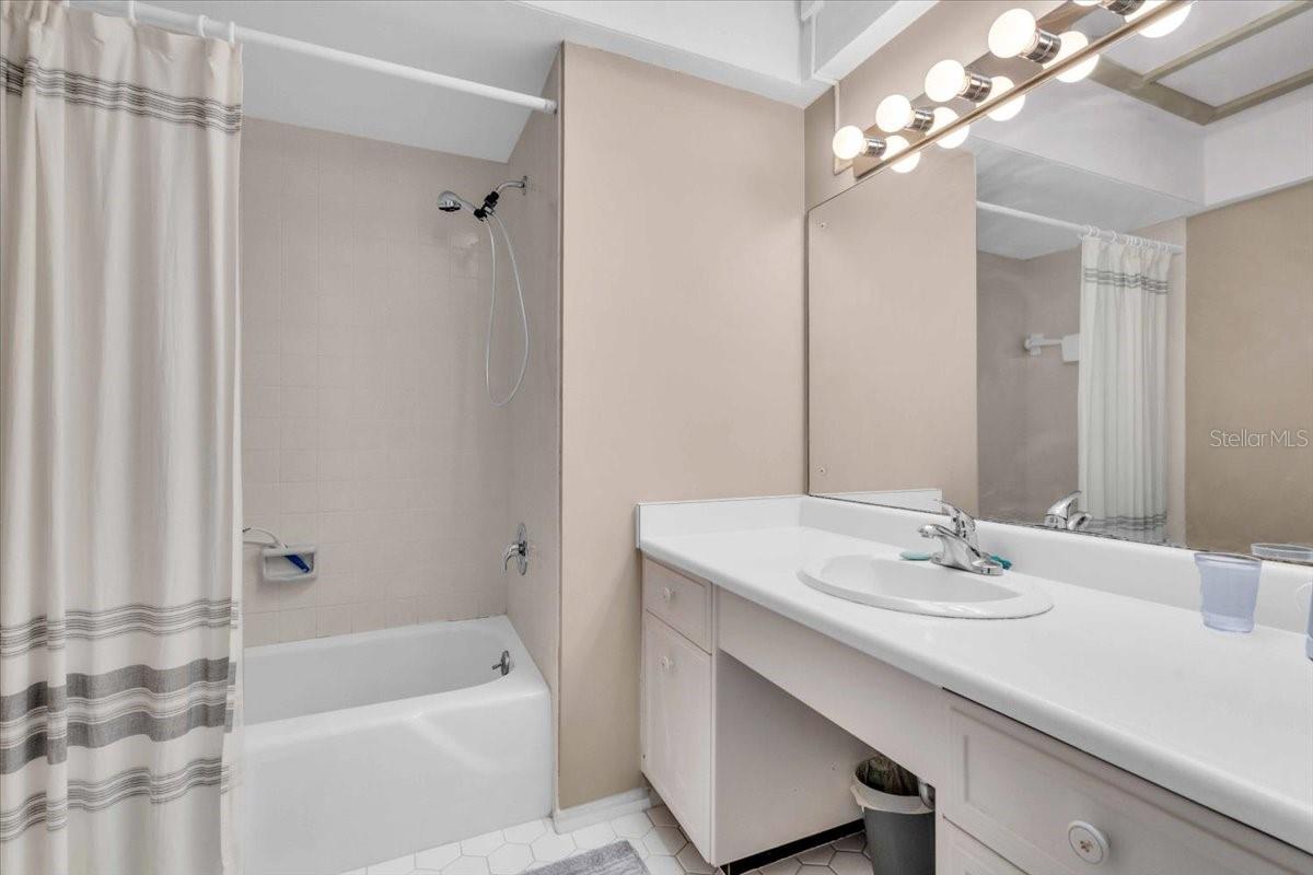 3140 VILLAGE GREEN DR #1119, SARASOTA, FL, 34239