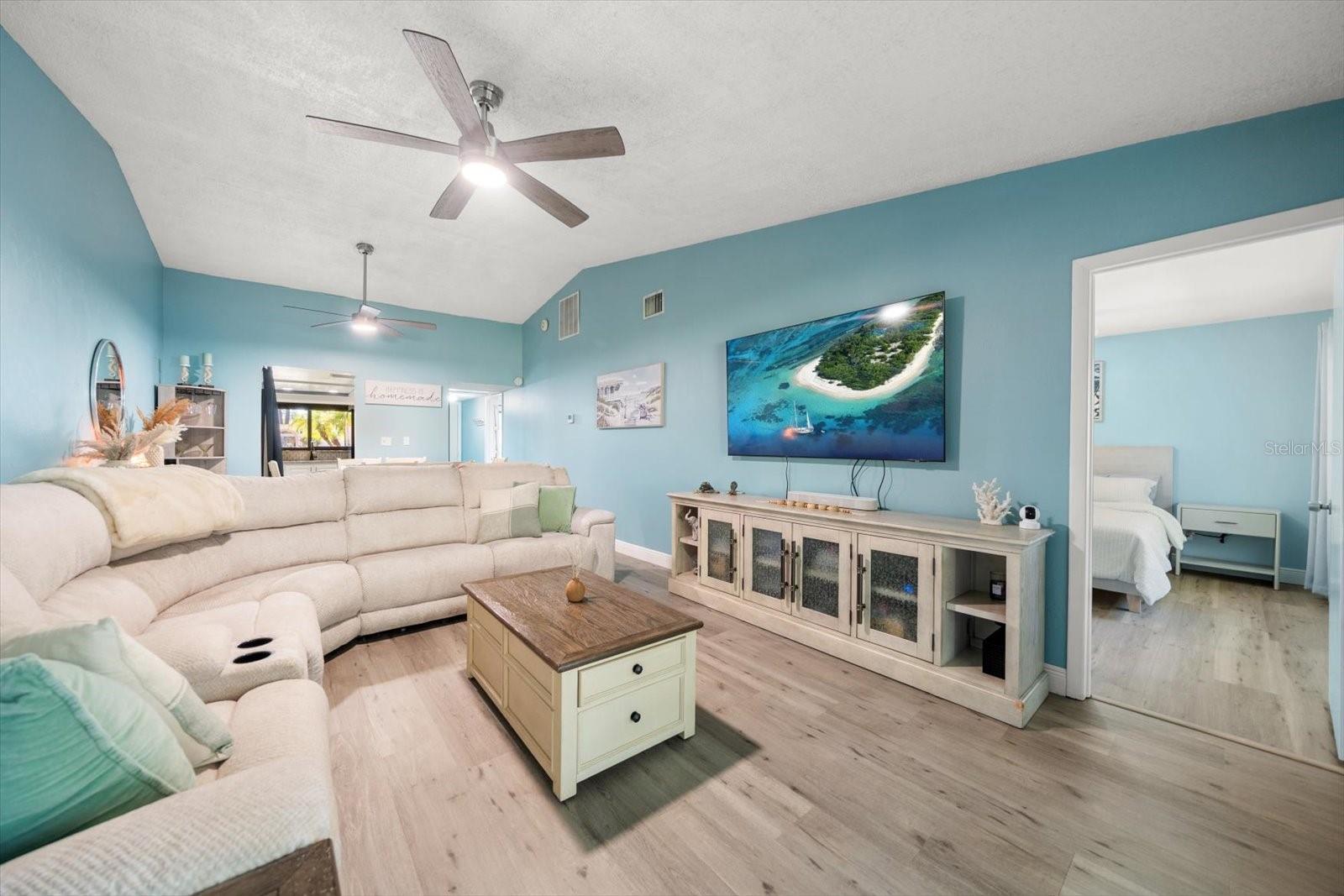 9747 86TH AVE, SEMINOLE, FL, 33777