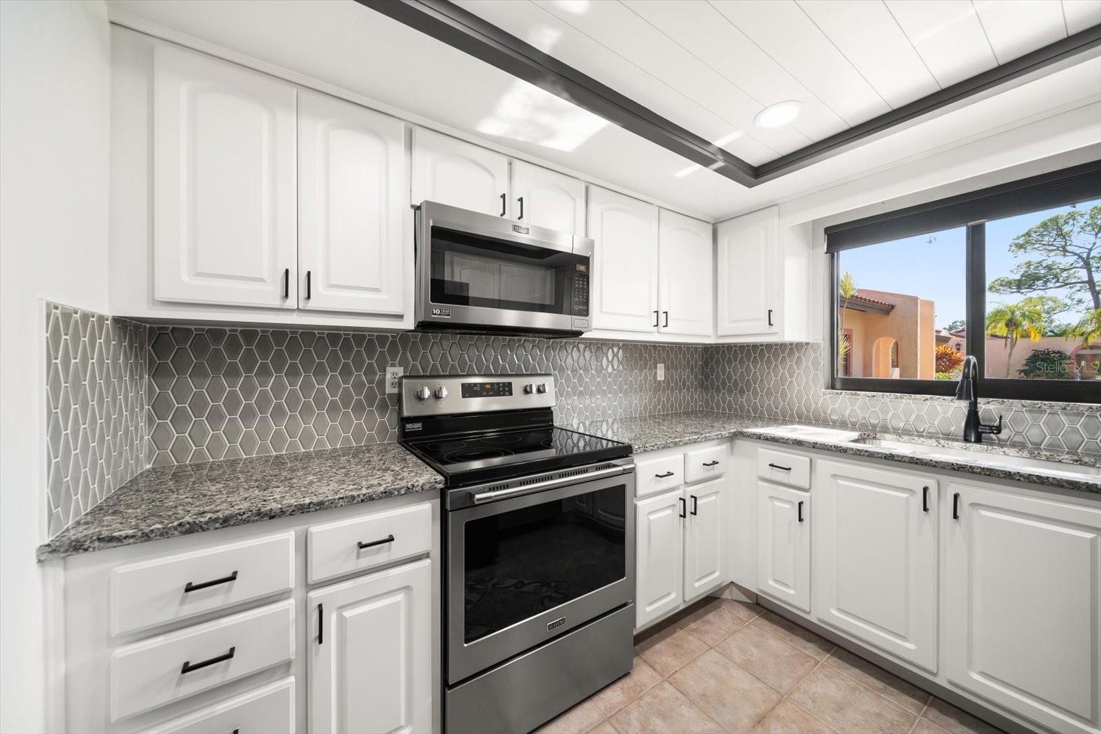 9747 86TH AVE, SEMINOLE, FL, 33777