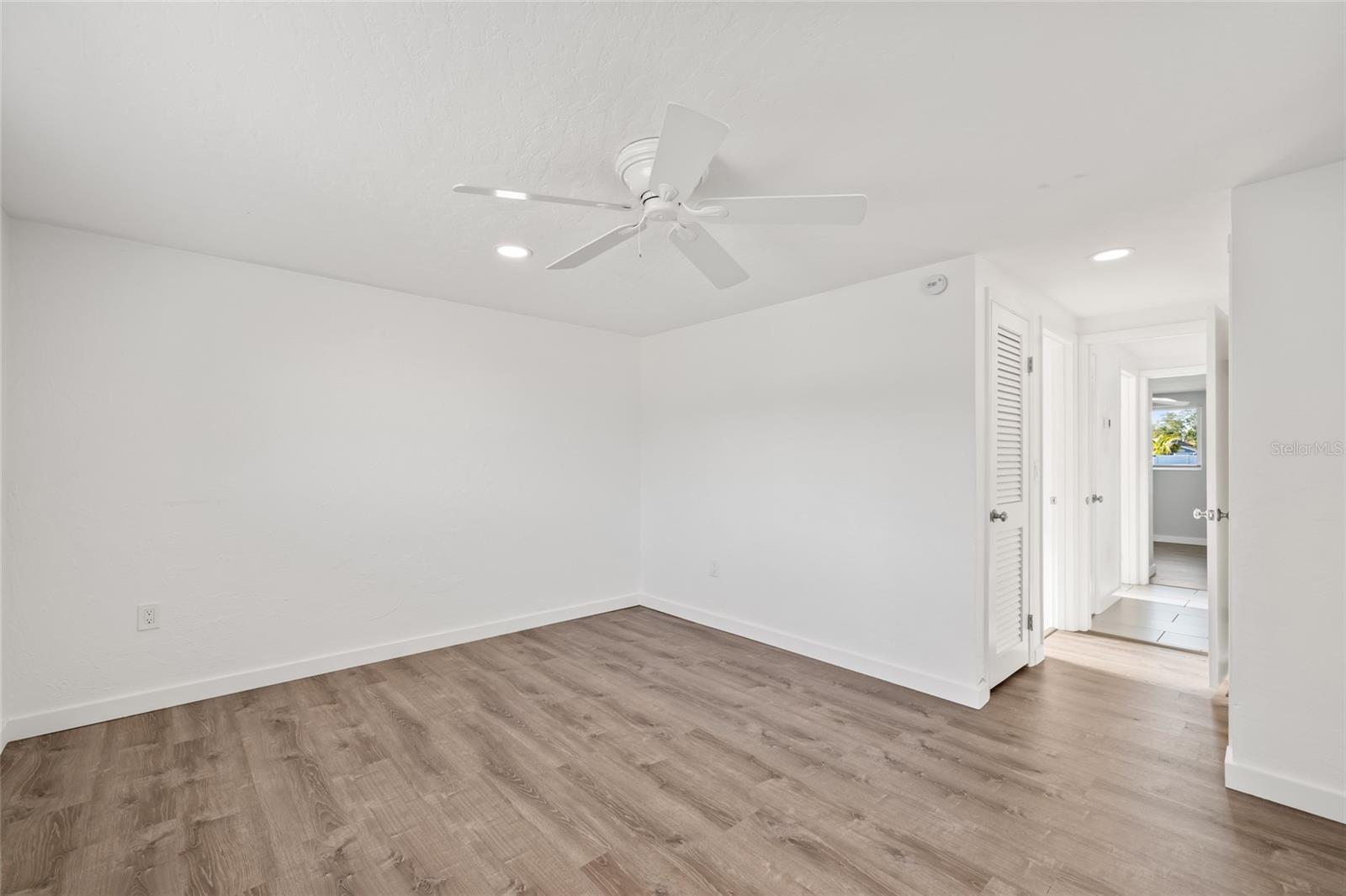 2430 POST RD, SARASOTA, FL, 34231