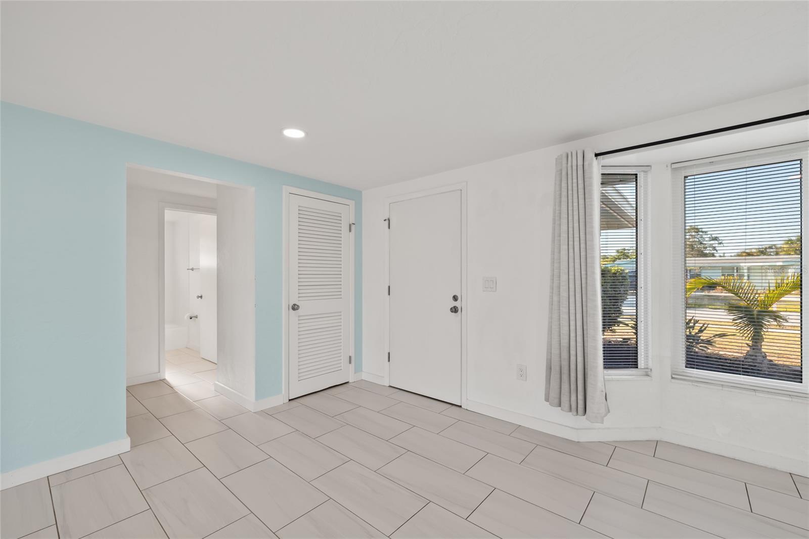 2430 POST RD, SARASOTA, FL, 34231