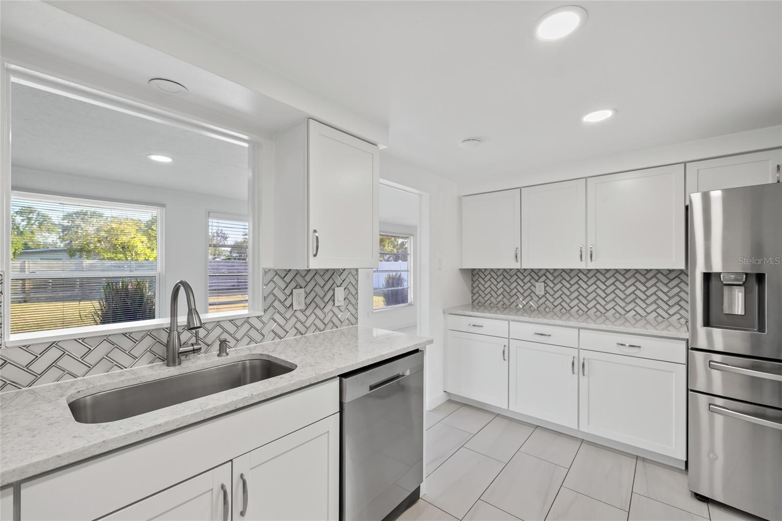 2430 POST RD, SARASOTA, FL, 34231