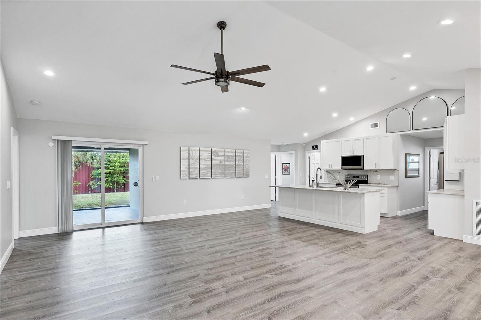 618 EASTPOINTE CT, SARASOTA, FL, 34232