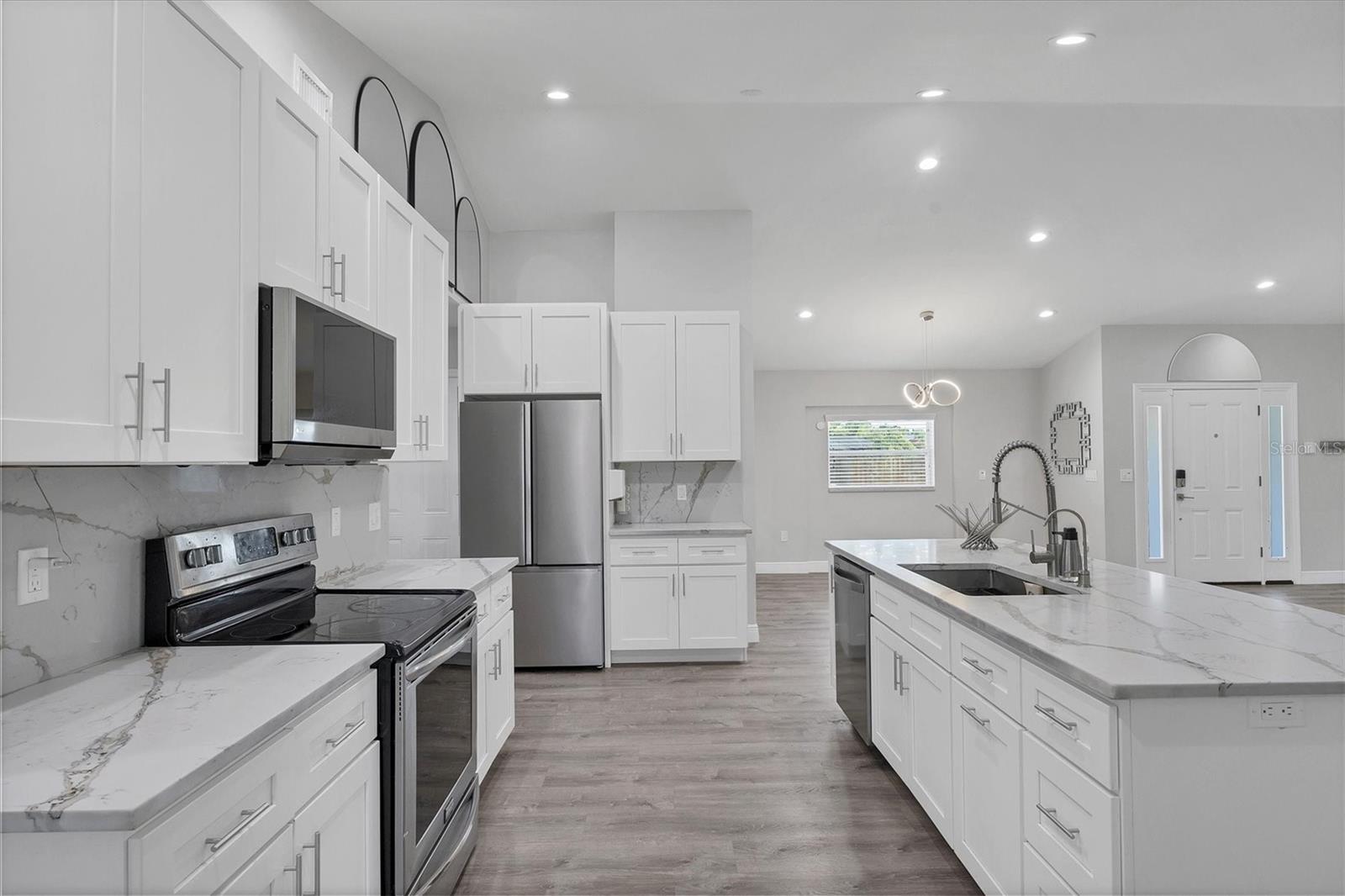 618 EASTPOINTE CT, SARASOTA, FL, 34232