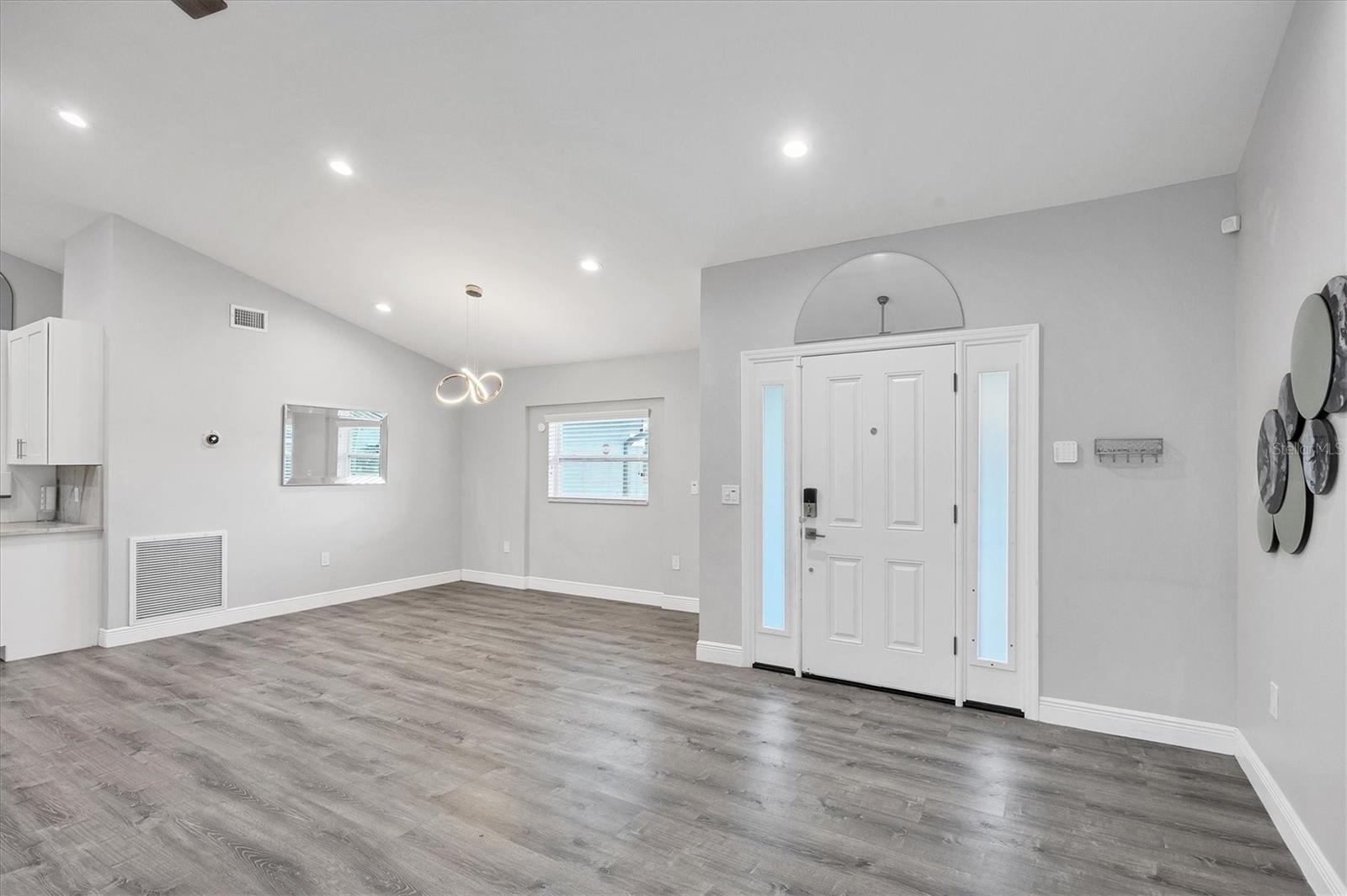 618 EASTPOINTE CT, SARASOTA, FL, 34232