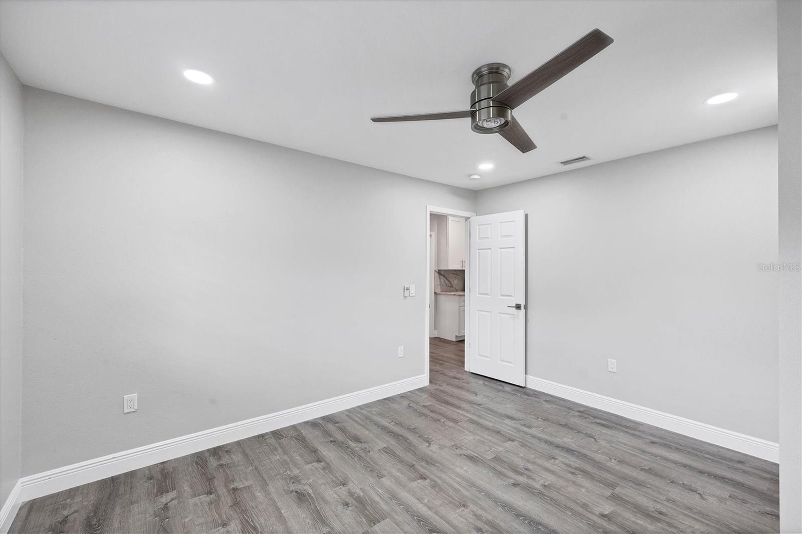 618 EASTPOINTE CT, SARASOTA, FL, 34232