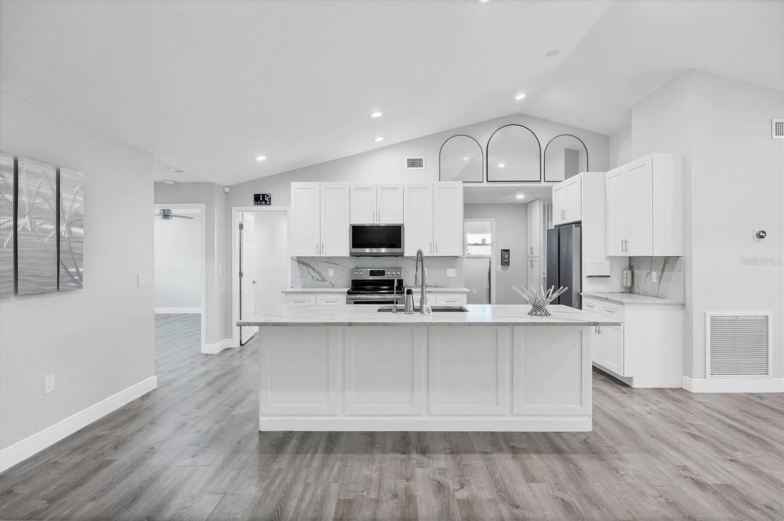 618 EASTPOINTE CT, SARASOTA, FL, 34232