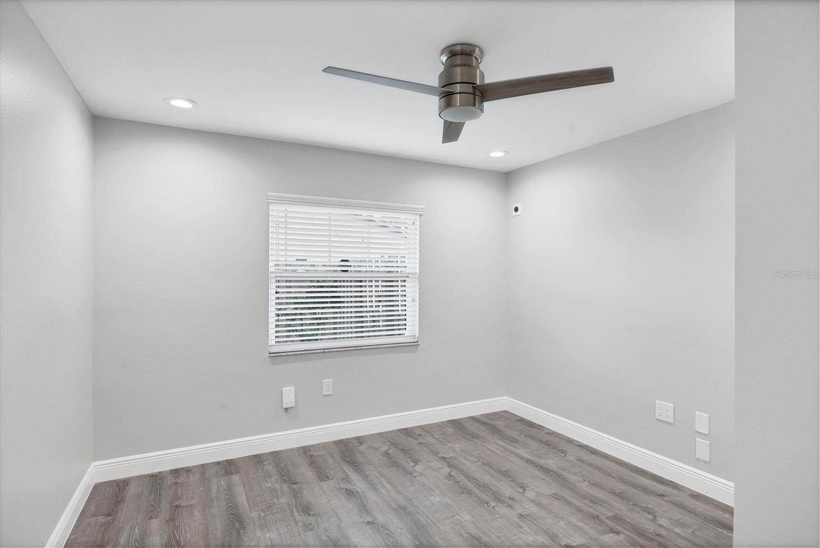 618 EASTPOINTE CT, SARASOTA, FL, 34232