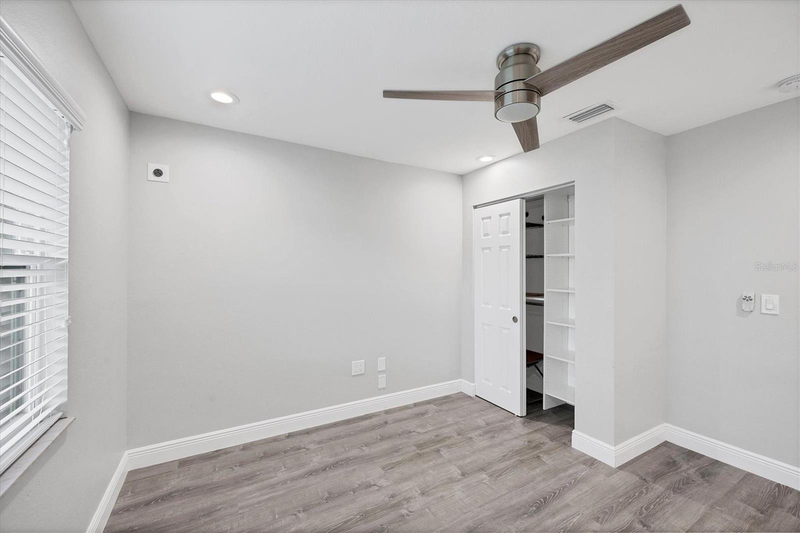 618 EASTPOINTE CT, SARASOTA, FL, 34232