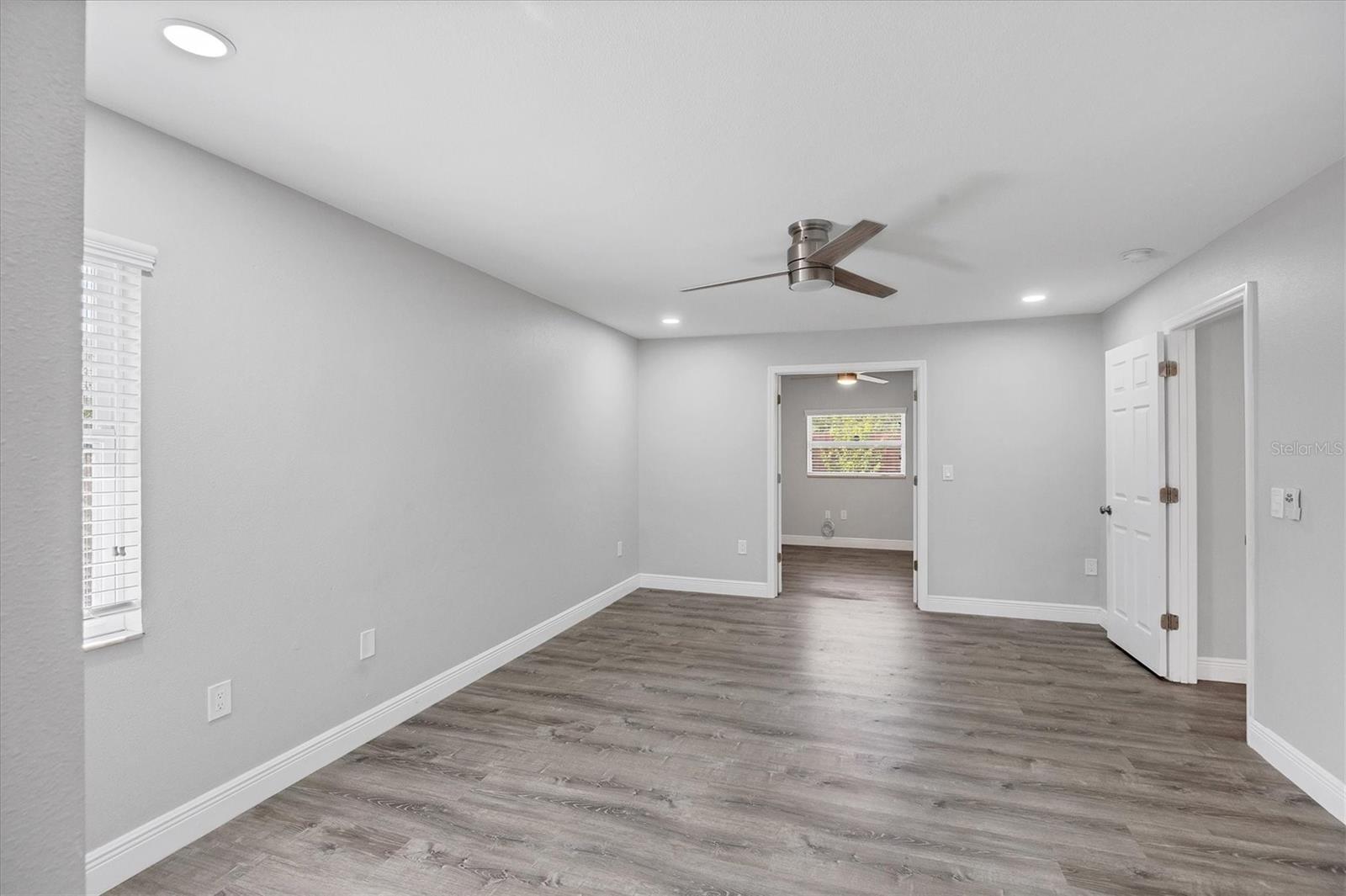 618 EASTPOINTE CT, SARASOTA, FL, 34232