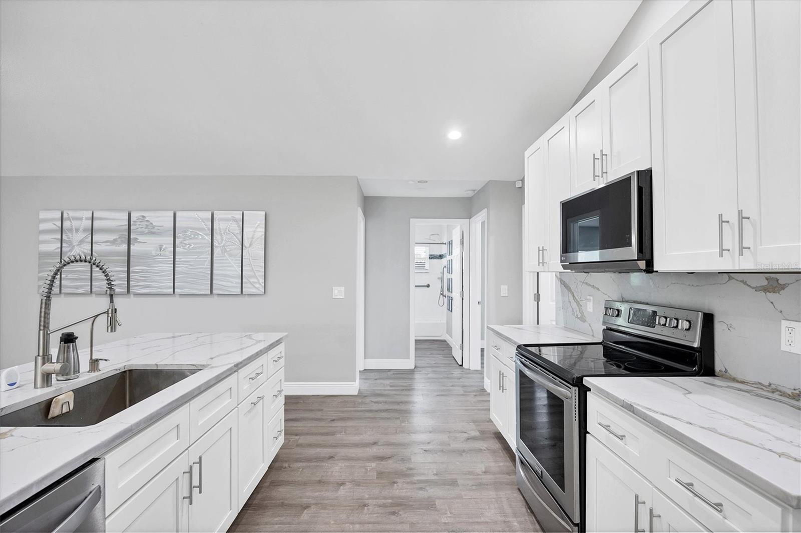 618 EASTPOINTE CT, SARASOTA, FL, 34232