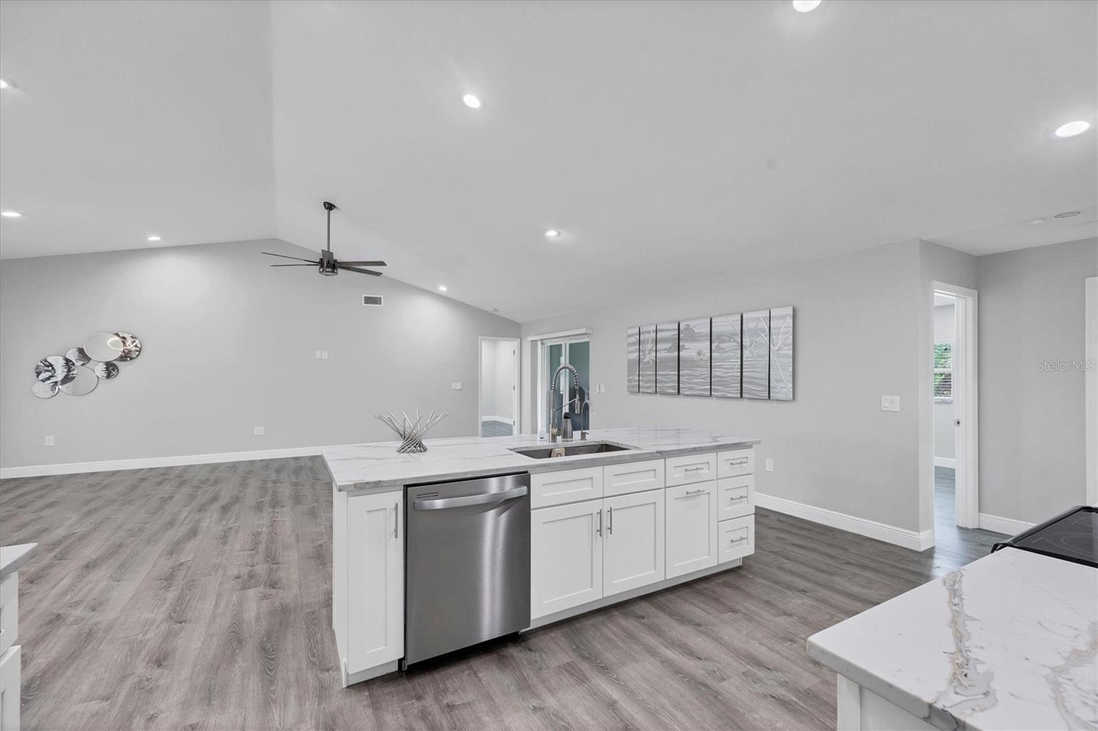 618 EASTPOINTE CT, SARASOTA, FL, 34232