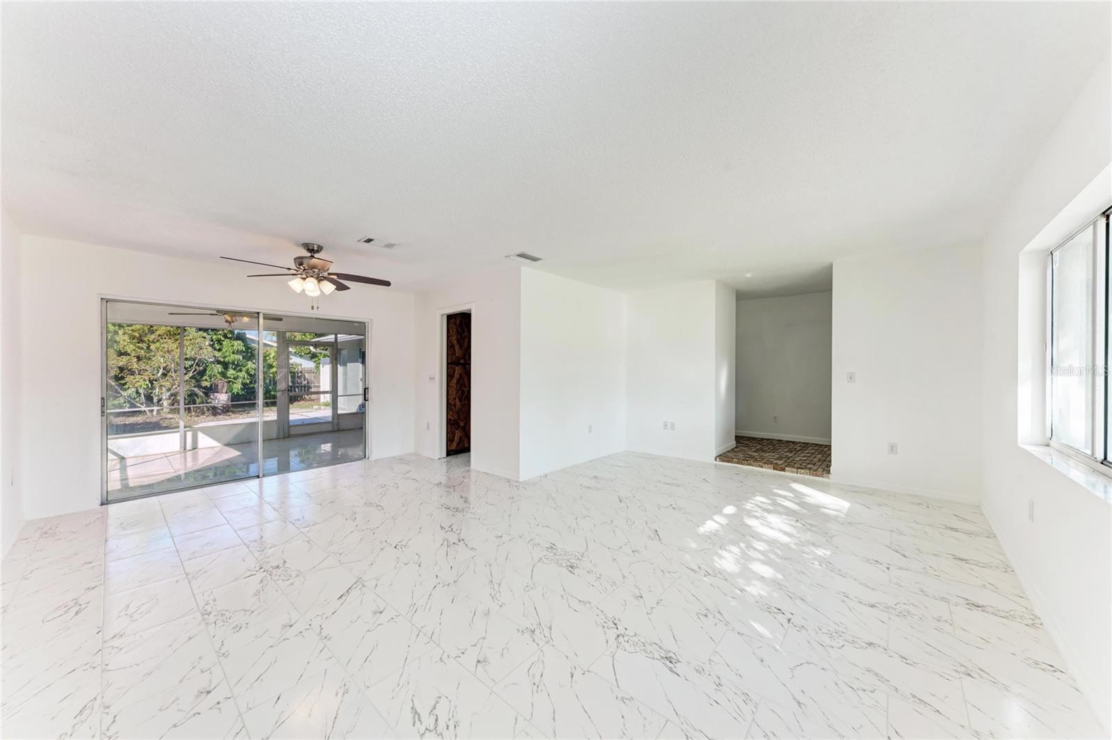 6439 FRIENDSHIP DR, SARASOTA, FL, 34241