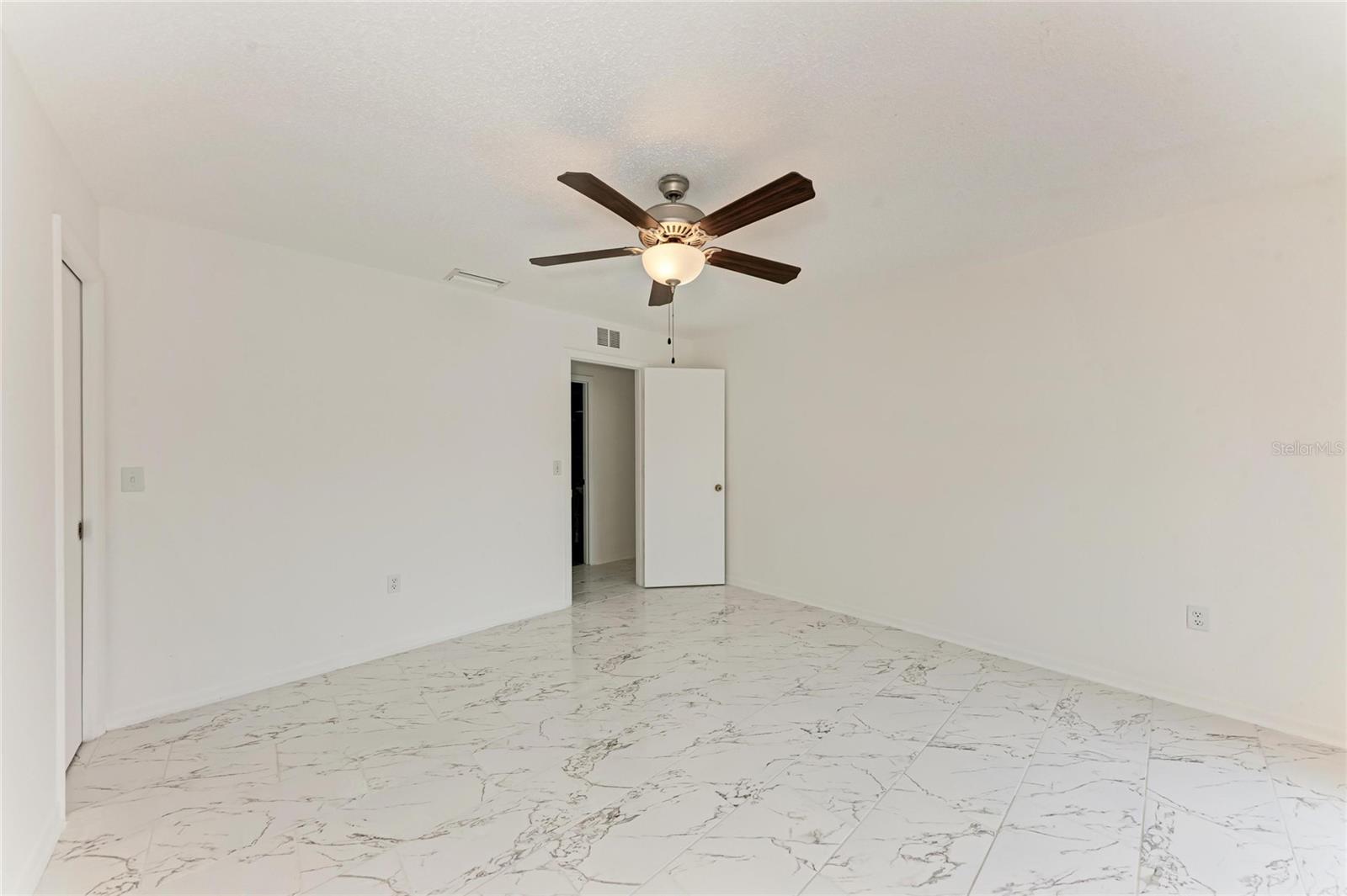 6439 FRIENDSHIP DR, SARASOTA, FL, 34241