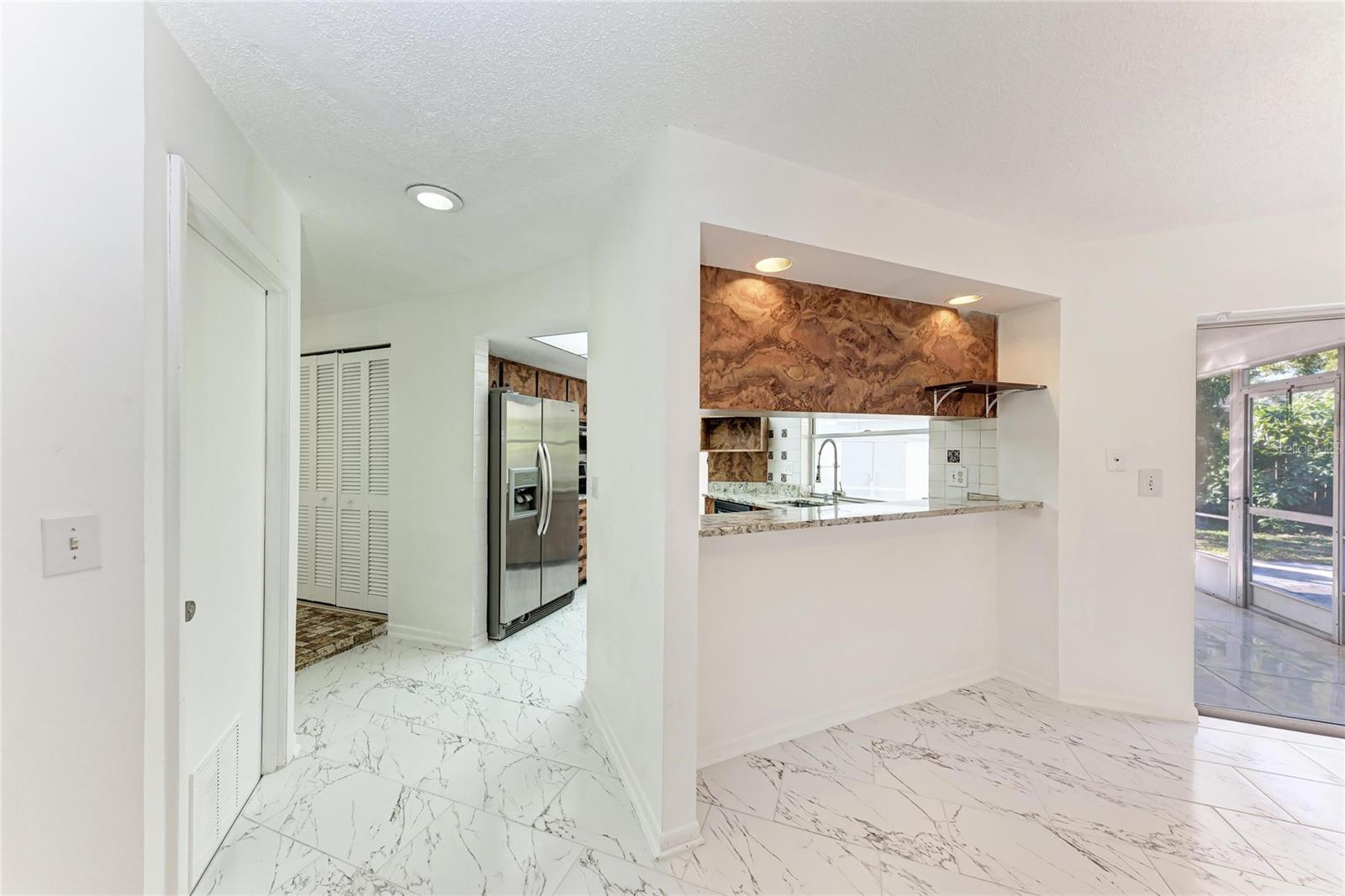 6439 FRIENDSHIP DR, SARASOTA, FL, 34241