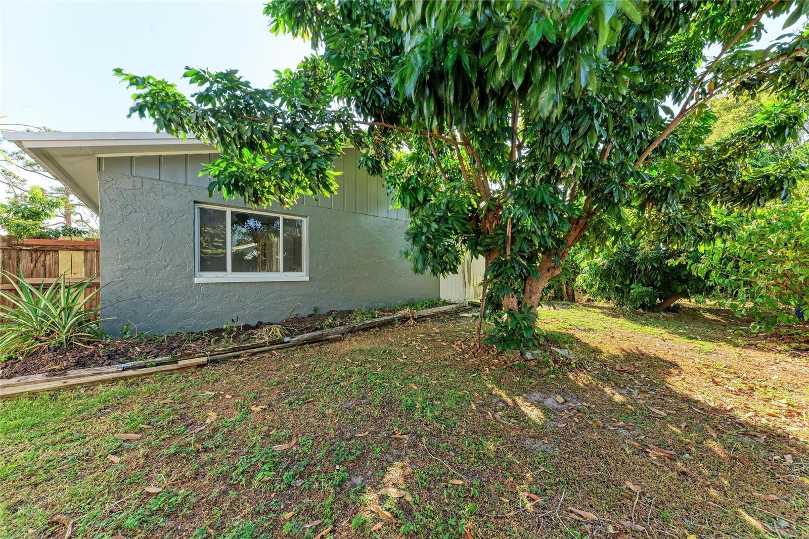 6439 FRIENDSHIP DR, SARASOTA, FL, 34241